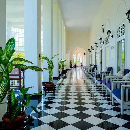 פורי Chanakya Bnr Hotel מראה חיצוני תמונה