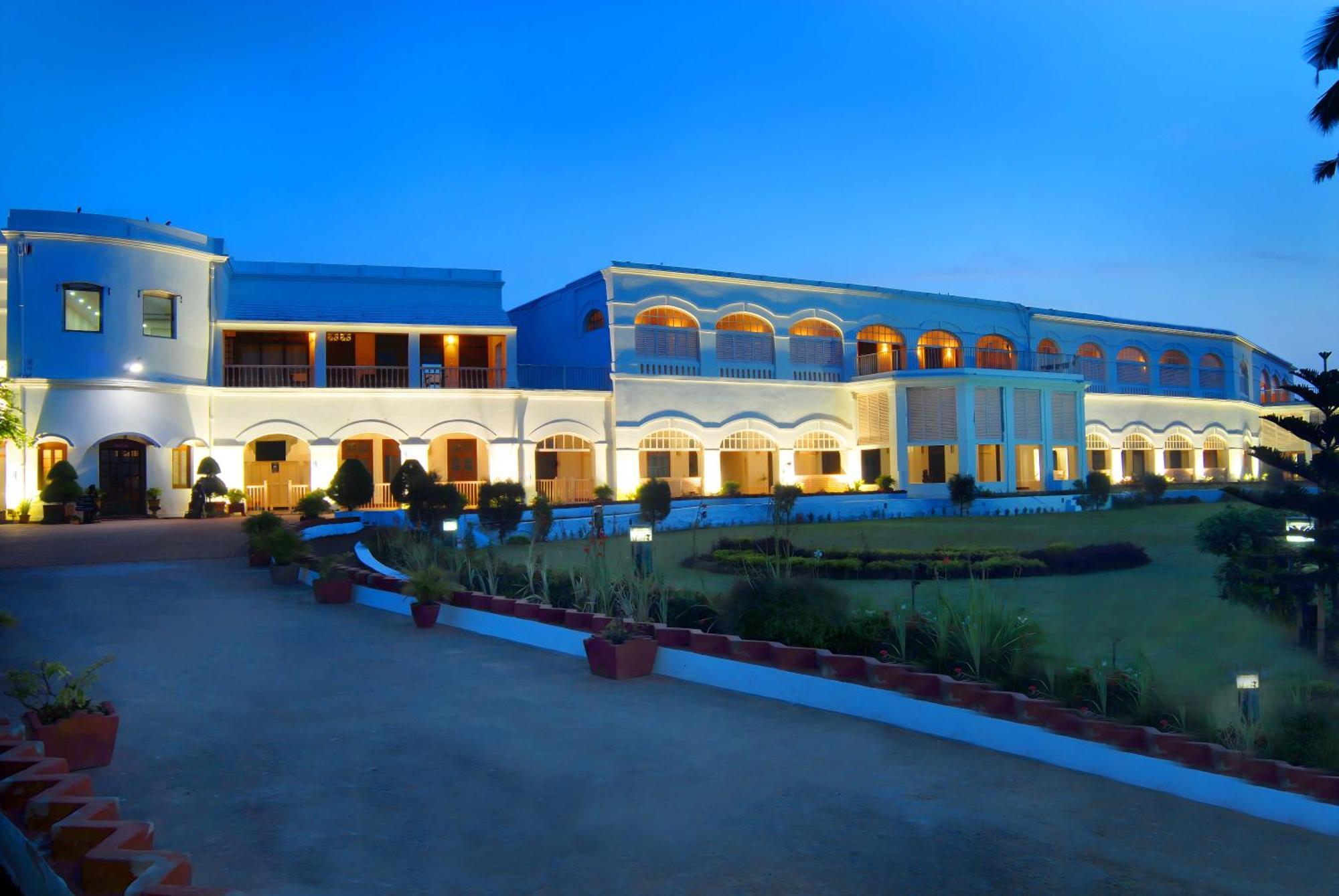 פורי Chanakya Bnr Hotel מראה חיצוני תמונה