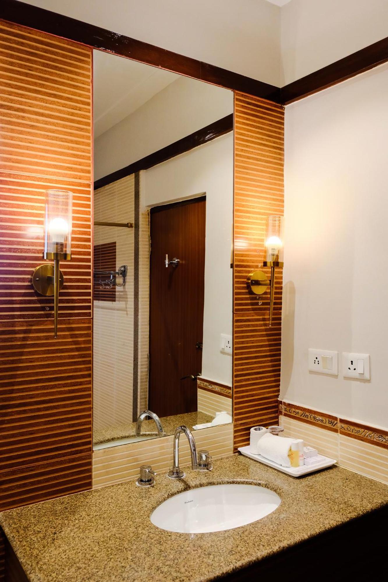 פורי Chanakya Bnr Hotel מראה חיצוני תמונה